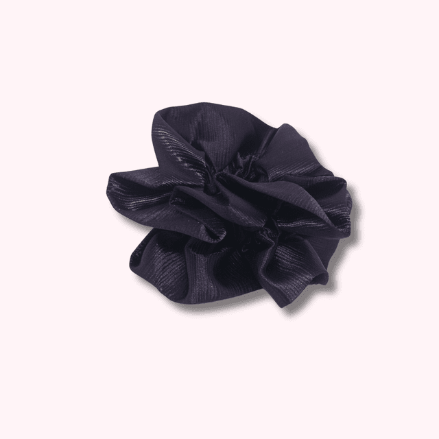 Chouchou à volants en satin upcyclé - violet texturé 